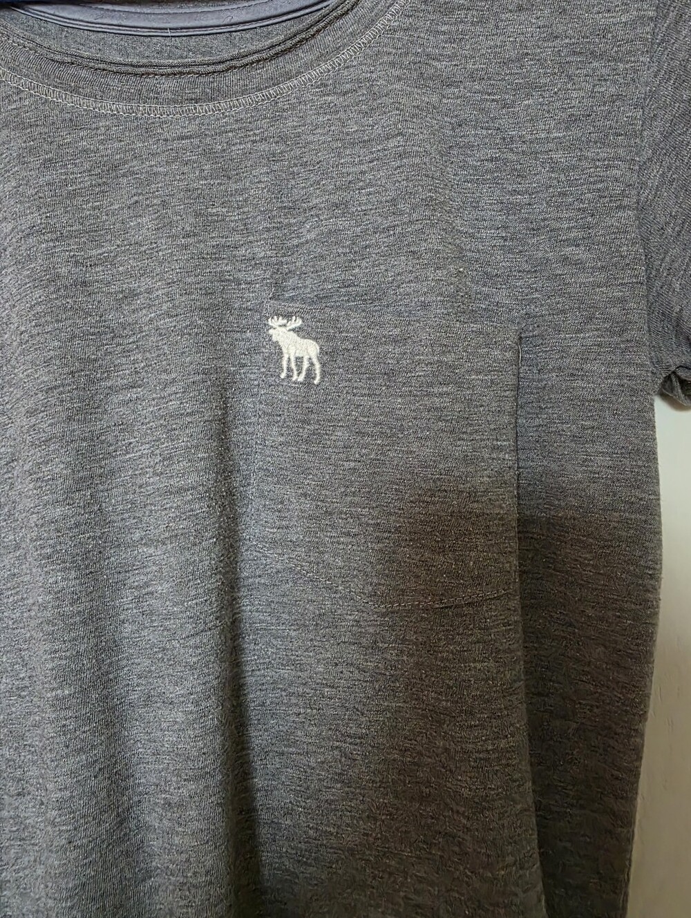 Abercrombie & Fitch Short Sleeve Pocket Tee, Heather Gray, XS - Picture 3 of 8